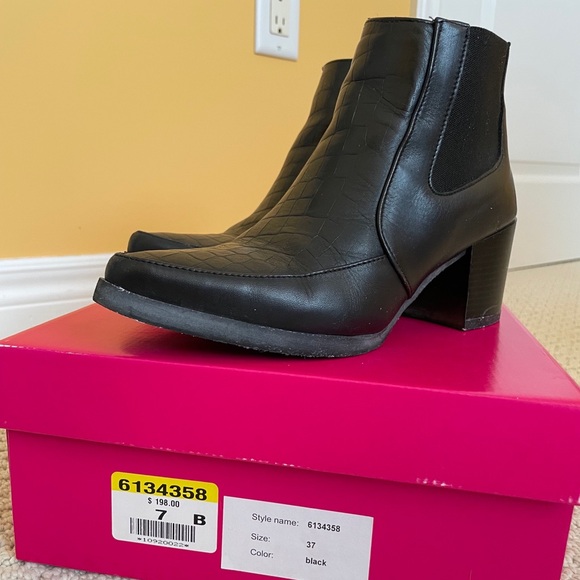Browns B2 Croc Leather Chelsea Booties - Picture 2 of 10